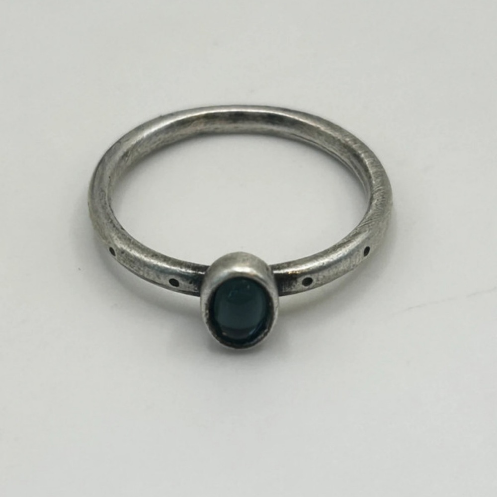 Chic Silver Ring with Teal Accent